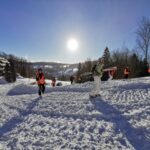 Illustration – Ski- und Snowboardlager der 7. Klassen in Rokytnice &#8211; Oberschule an der Weinau