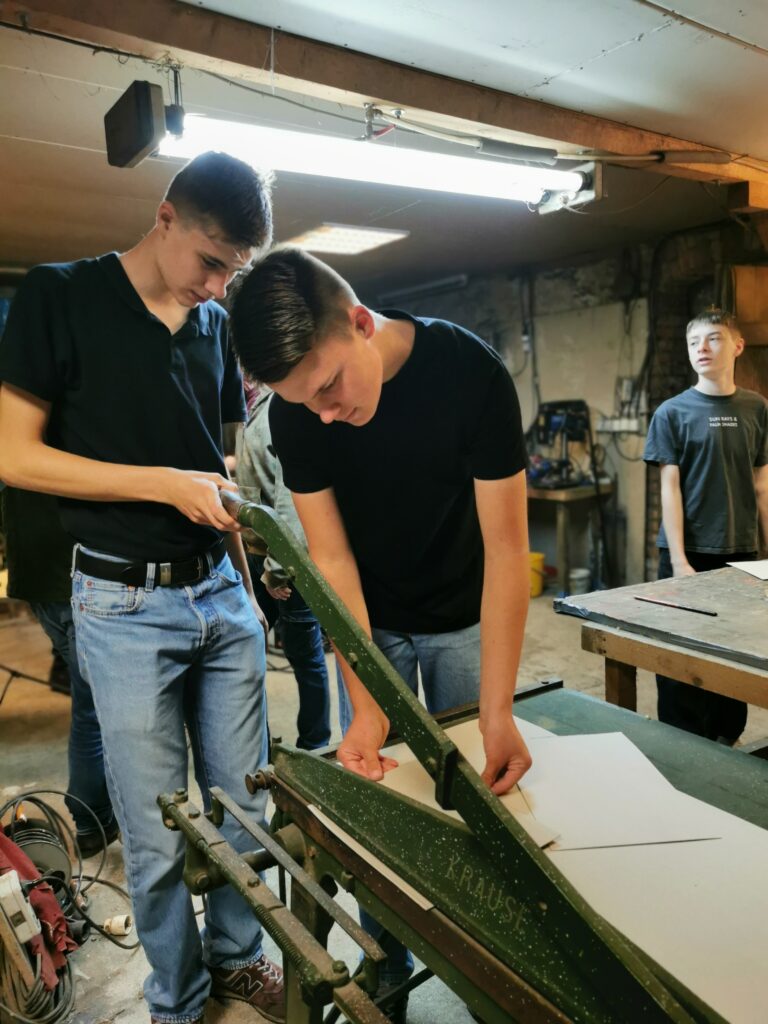 Produktbild – Geschichts- und Kunstprojekt der Klasse 9b &#8211; Oberschule an der Weinau
